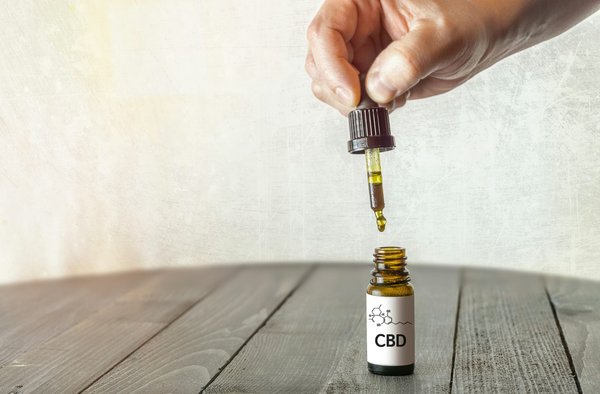 5 bonnes raisons d'intégrer l'huile de chanvre pour une santé holistique