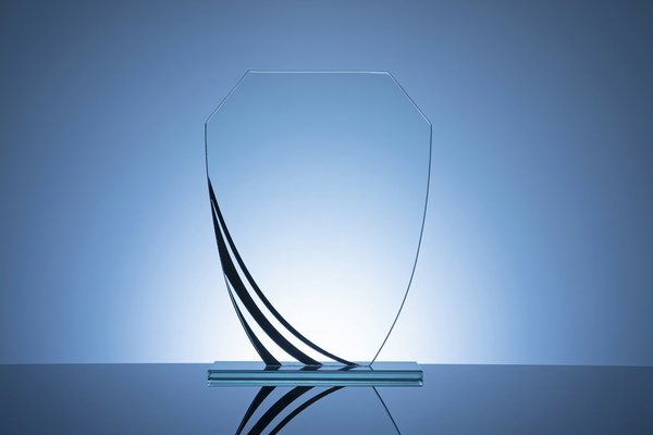 Comment la création de trophées sur-mesure peut valoriser vos événements et récompenses ?